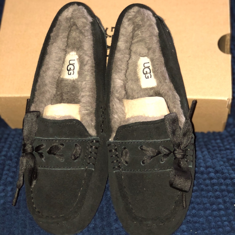 FLAT UGG